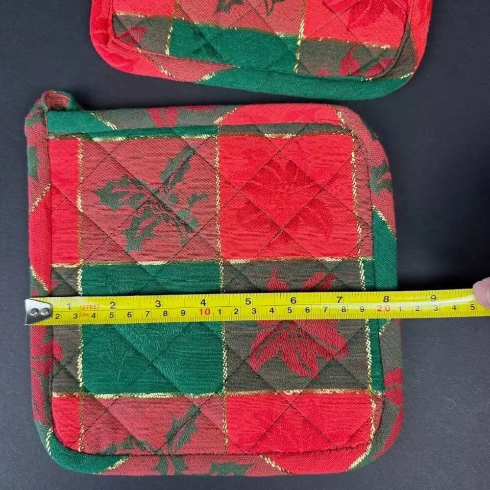 Set 2 of Oven Mitts & 2 Pot Holders Plaid Christmas Holly & Poinsettia Pattern